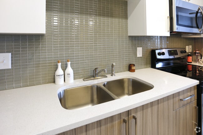 1 BR, 1 BA - 765 SF - The Brady Apartments