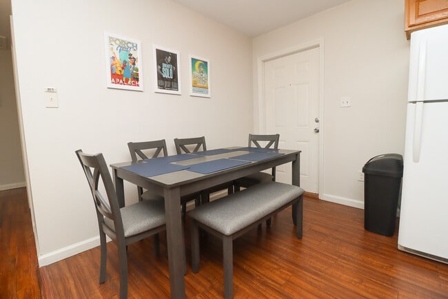 Foto del edificio - 1904 Karen Ln