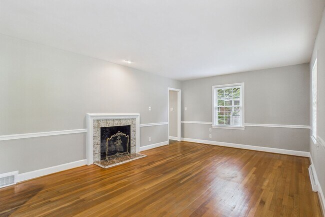 Building Photo - Large Home in Guilford Hills, Hardwood Flo...