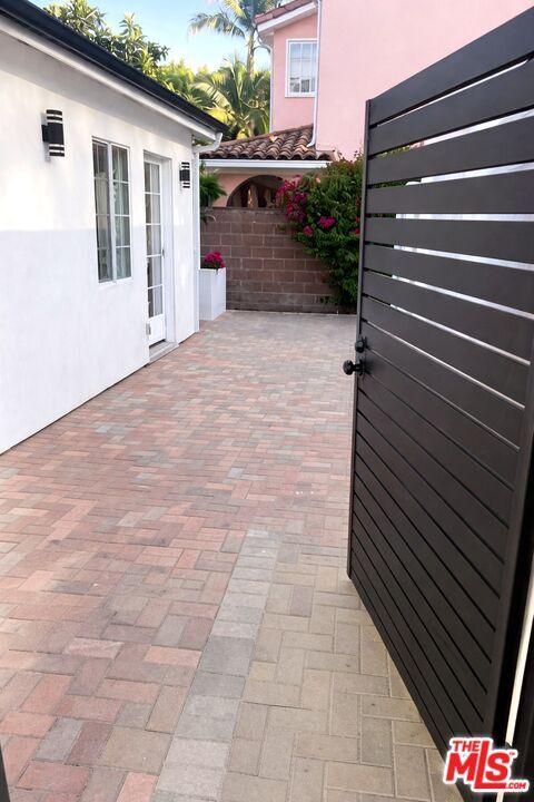 Foto del edificio - 4522 Mammoth Ave