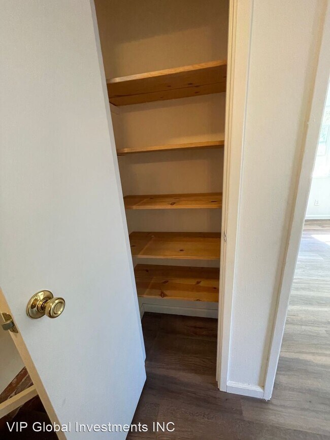 Building Photo - 2 br, 1 bath House - 917 W. Sierra Madre B...