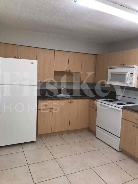 Foto del edificio - 4951 SW 16th St