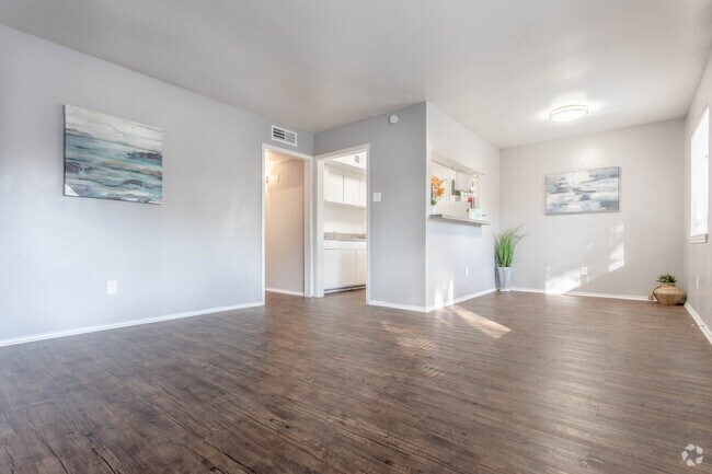 2HAB, 1BA - 828 ft² Premium - Donovan Village Apartments