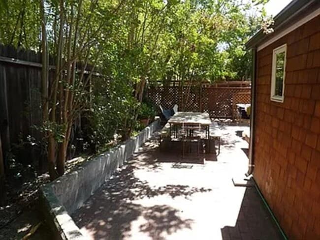 Building Photo - On the best side of St. Helena is this coz...