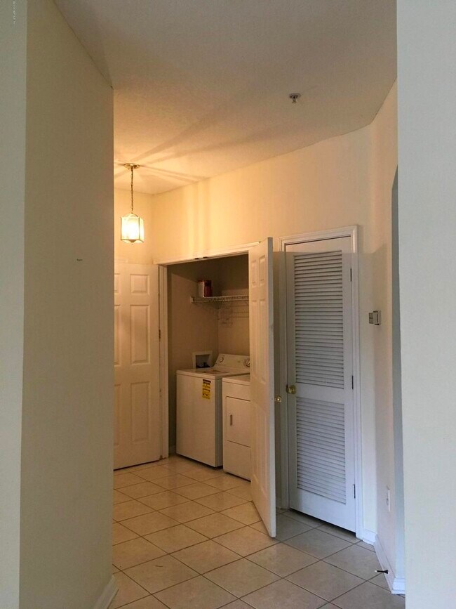 Foto del edificio - 10550 Baymeadows Rd