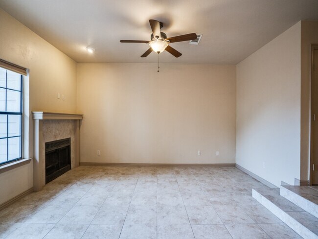 Foto del edificio - 3635 Garden Brook Dr