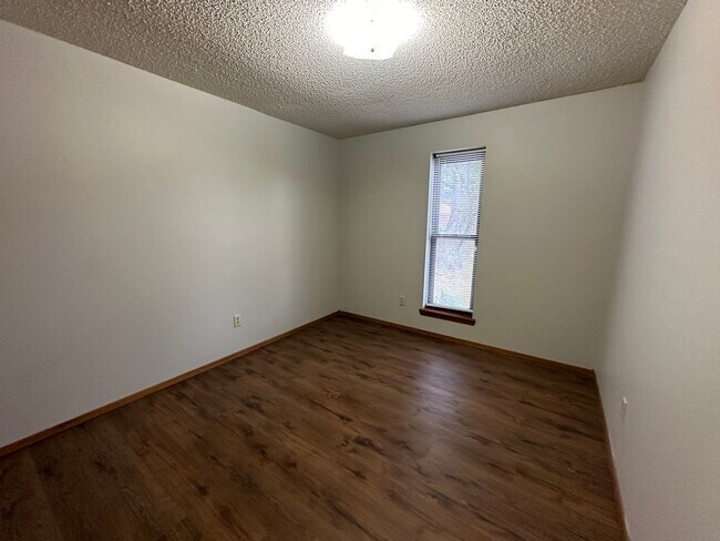 Foto del edificio - Introducing a charming 3-bedroom, 2-bathroom home located in Russellville, AR
