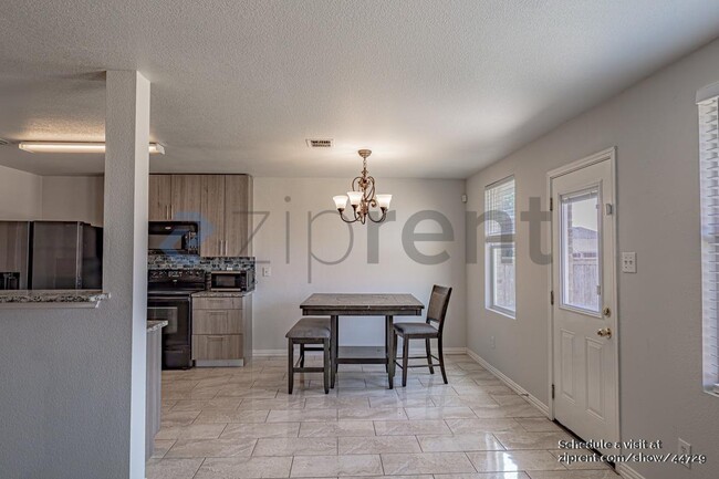 Foto del edificio - 1706 Harvest Crossing Dr