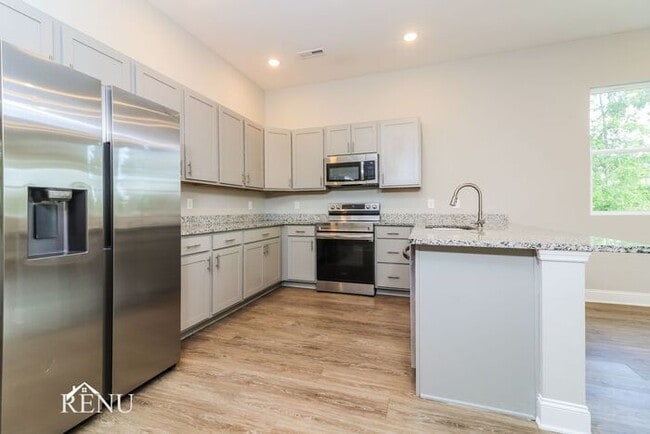 Building Photo - 5377 Lynnland Terrace