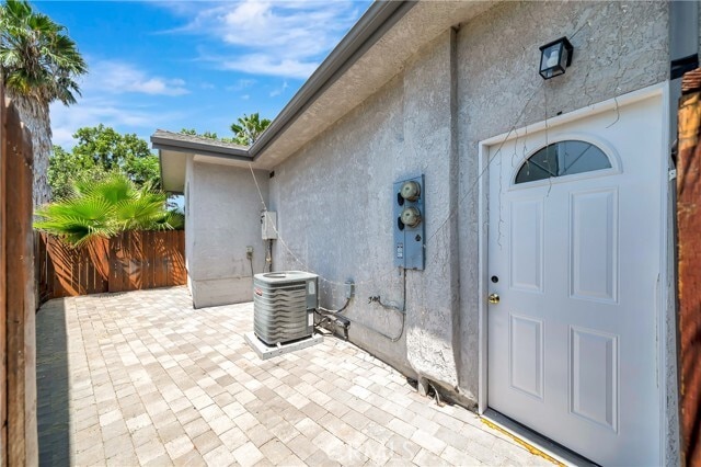 Building Photo - 10163 Petit Ave
