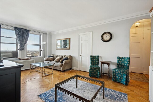 Foto del edificio - 2000 N Lincoln Park W