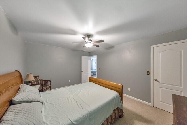 Building Photo - 179 Holbrook Dr