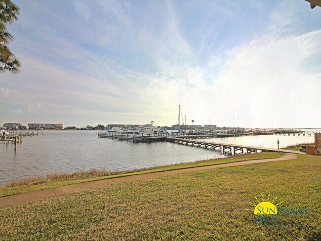 Foto del edificio - Fully Furnished Condo Unit in Fort Walton Beach!