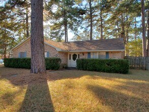 Building Photo - 8852 St Clair Dr