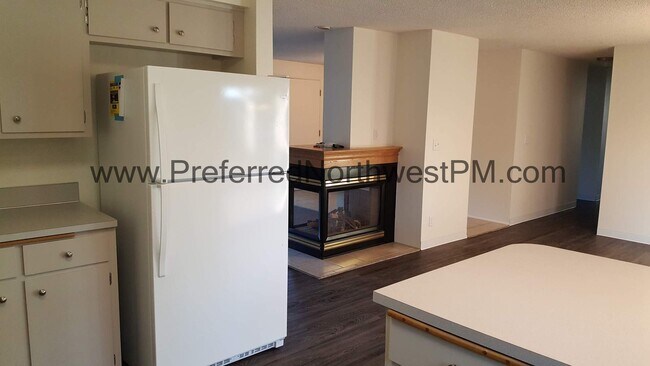 Building Photo - Beautiful 4 bedroom house off River Road!