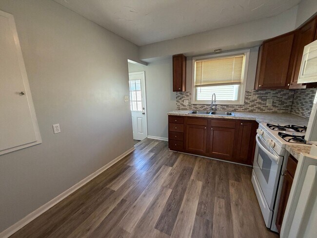 Foto del edificio - 805-807 Georgia Ave Akron OH 44306 MFH2 .T2