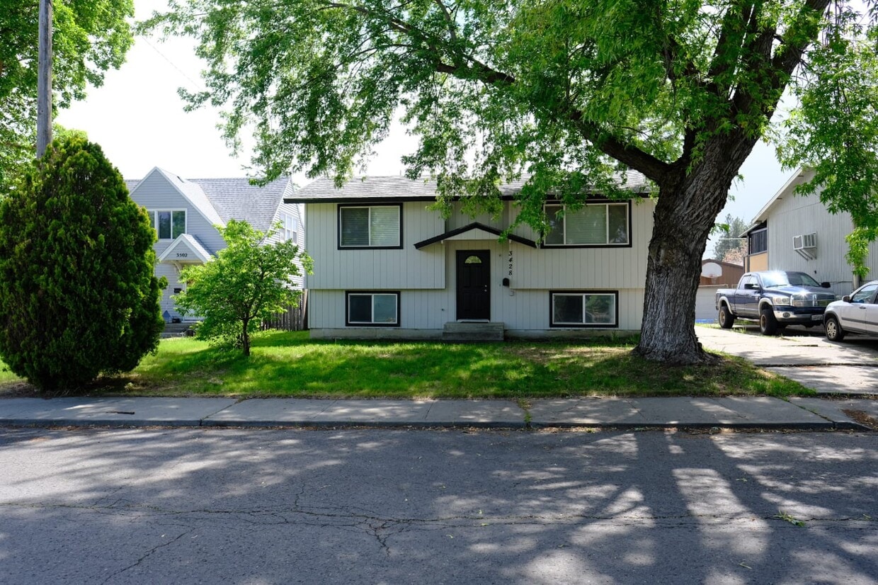 Primary Photo - 3428 E 32nd Ave