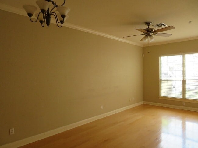 Building Photo - MORADO COVE CONDOS  --  FREE RENT - CALL F...