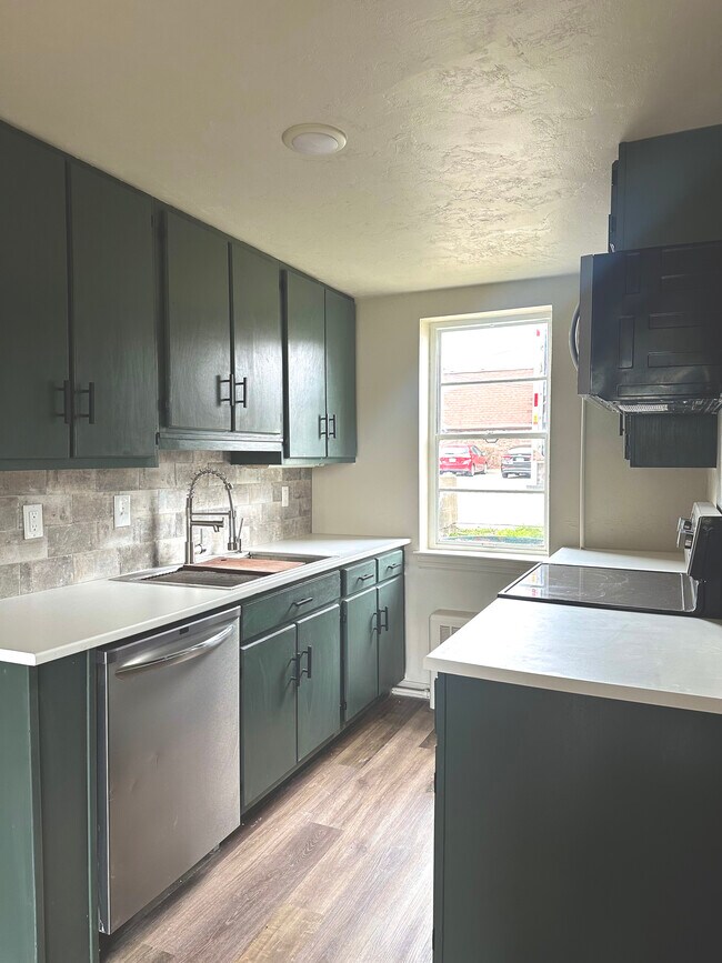 520 Wabash Ave Unit 1, Mattoon, IL 61938 Condo for Rent in Mattoon