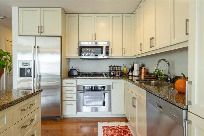 Foto del edificio - 100 Exchange St