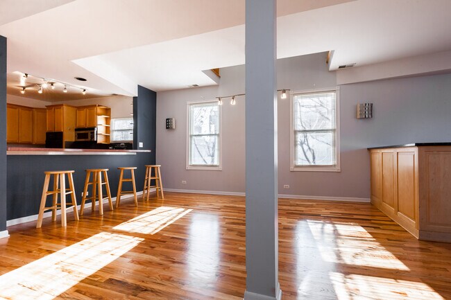 Foto del edificio - 1645 N Ashland Ave