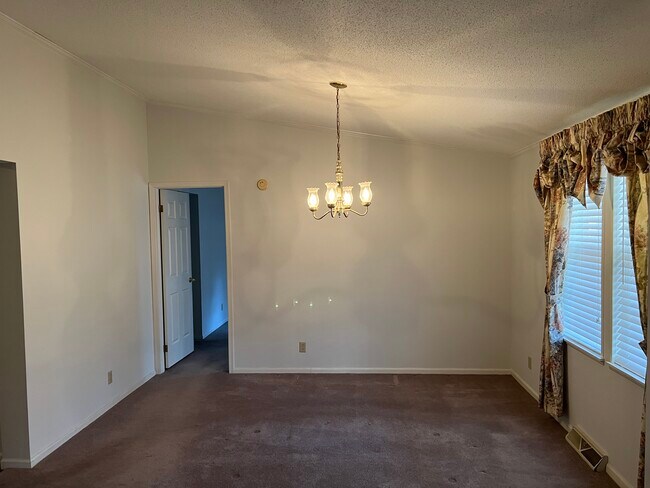 Dining Room - 2039 Vista Rd