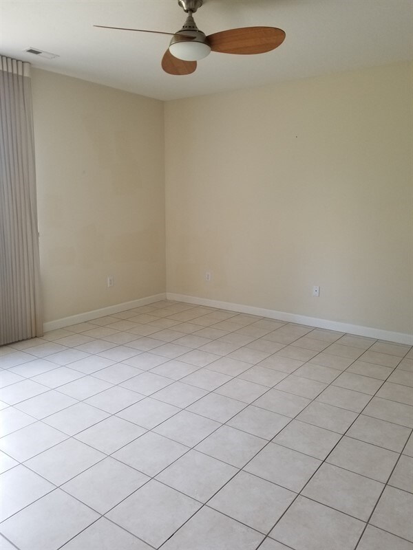 Building Photo - 3 BR/2.5 Condo at the Ravines