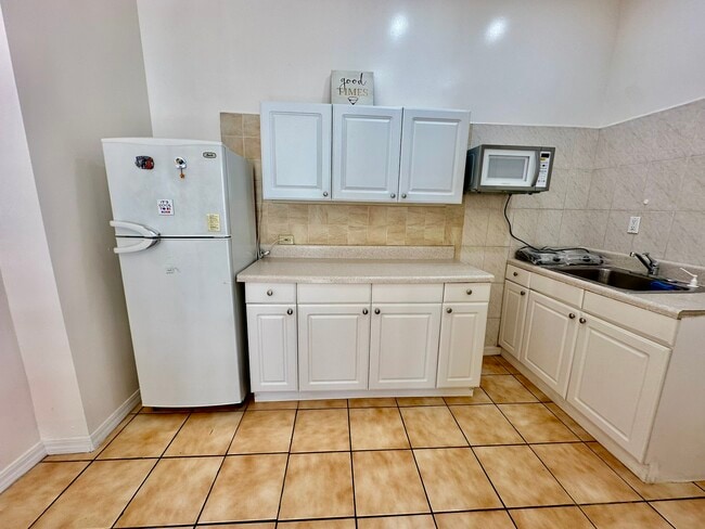 Building Photo - 6500 SW 160th Ct