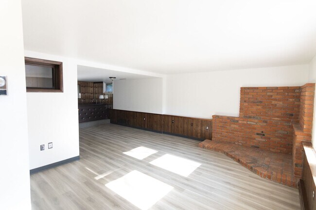 Foto del edificio - 421 N Rouse Ave