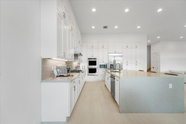 Building Photo - 9093 Chauvet Wy