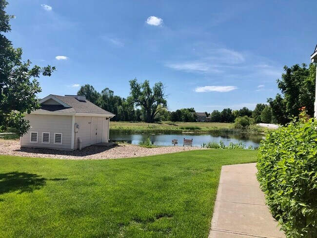 Building Photo - Stunning Townhome in Loveland!