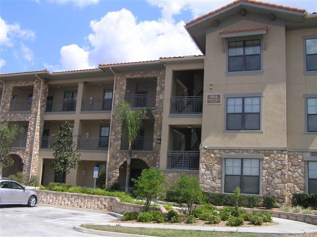 Building Photo - Stunning 3 Bedroom Condo!