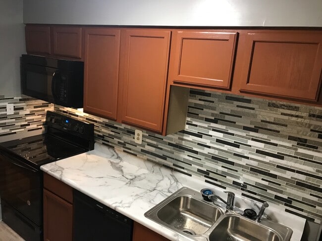 Building Photo - Patio Style Condo Home - Rent Ready
