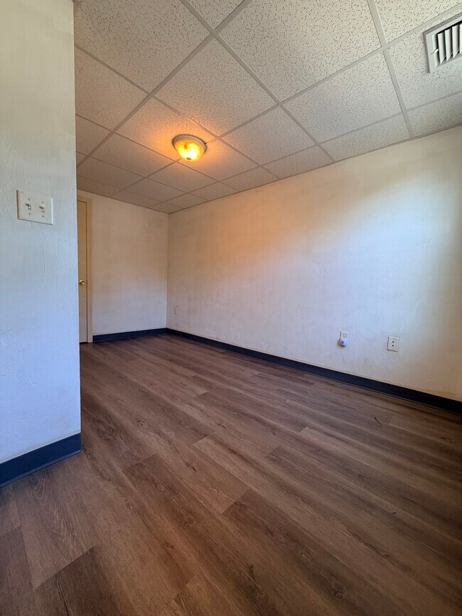 Building Photo - 64 Seaver St