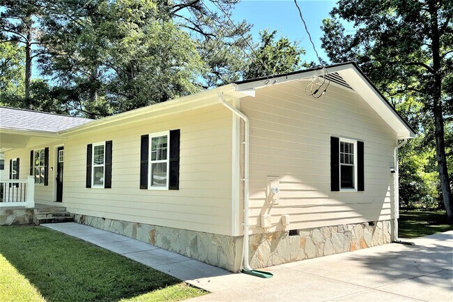 Building Photo - 242 Ann Trl