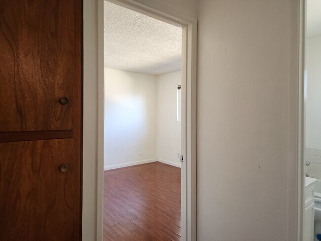 Building Photo - 3435 Redwood Ct