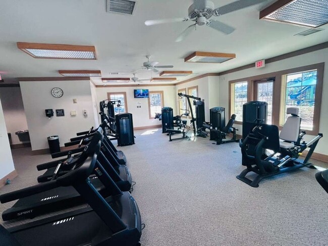 Foto del edificio - 226 Willow Point Cir