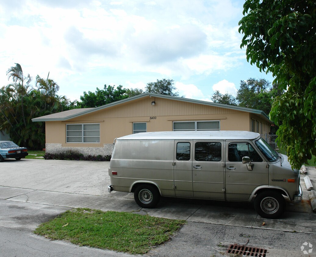 Building Photo - 2400 NE 188th St