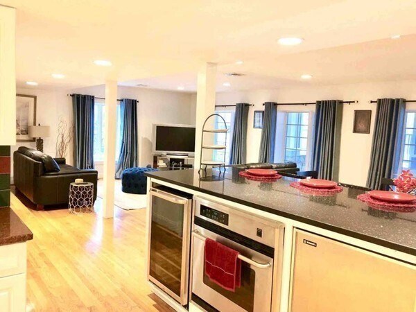 Foto del edificio - 139 Fresh Pond Pkwy
