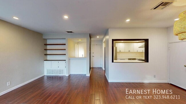 Building Photo - 7231 Balboa Blvd