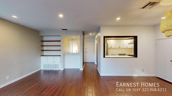 Foto del edificio - 7231 Balboa Blvd