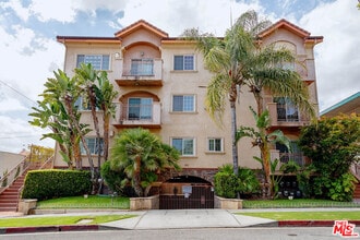 Building Photo - 421 E Santa Anita Ave