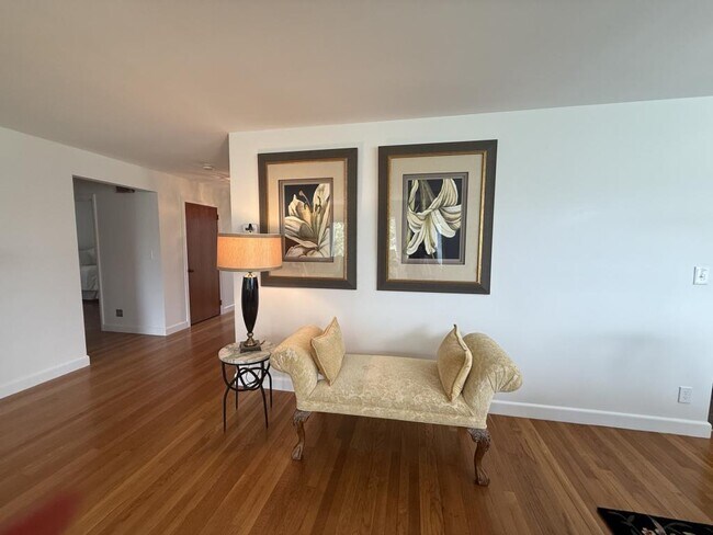 Foto del edificio - 76 Borden Rd