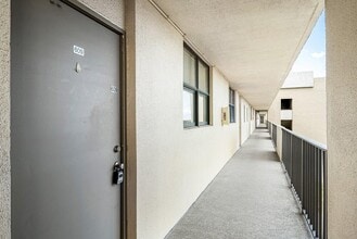 Building Photo - 2400 Deer Creek Country Club Blvd