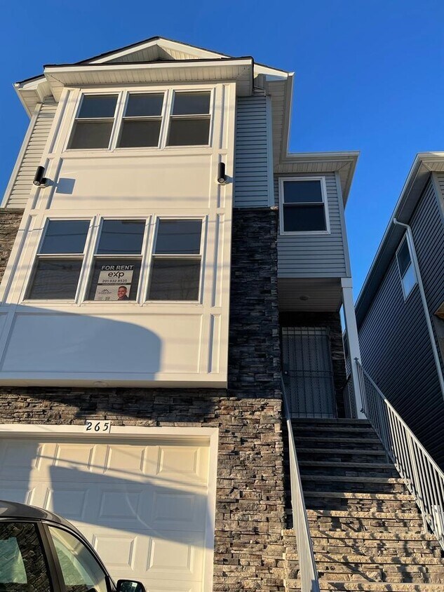 265 16th Ave Unit 1st FL, Newark, NJ 07103 Condo for Rent in Newark