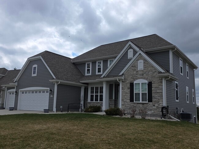 Building Photo - W239N3777 River Birch Ct