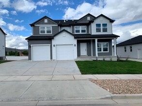 Building Photo - 724 W Blue Mountain Dr