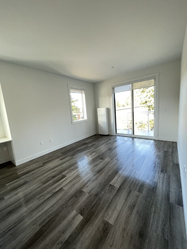 Building Photo - 660 Beach Rd