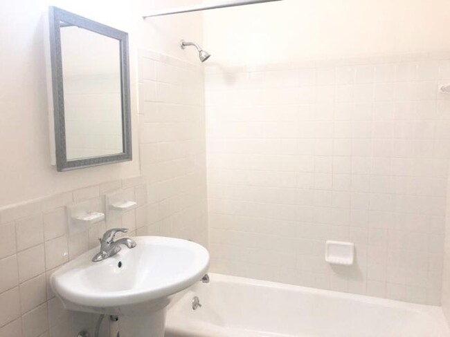 Foto del edificio - 2 bedroom in Bronx NY 10463