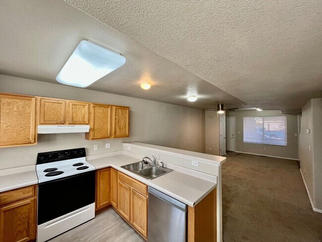 Foto del edificio - 7877-7895 Antelope Valley Point